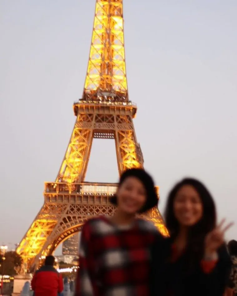 POVJERILI FOTOAPARATE POTPUNIM STRANCIMA: Turisti zamolili prolaznike da ih uslikaju pa dobili urnebesne fotke