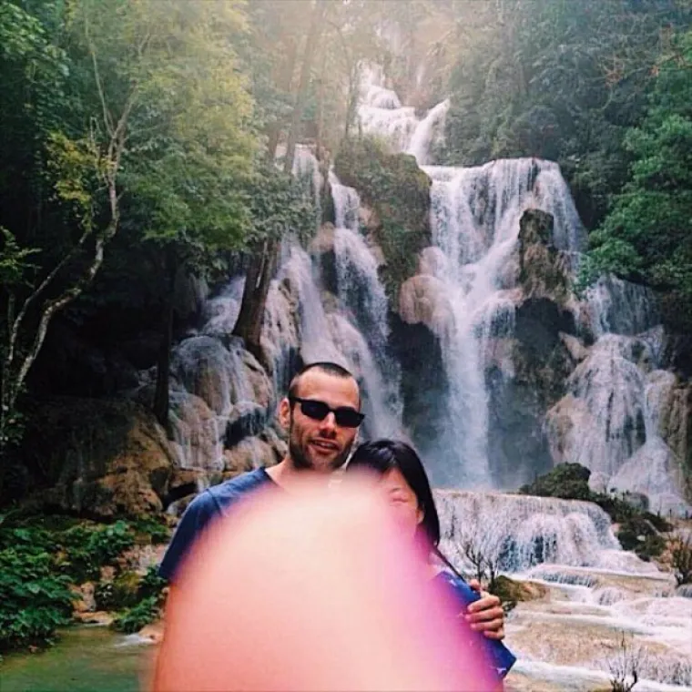 POVJERILI FOTOAPARATE POTPUNIM STRANCIMA: Turisti zamolili prolaznike da ih uslikaju pa dobili urnebesne fotke