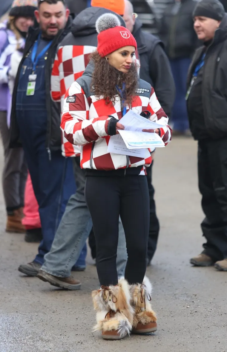 Na Sljemenu se održava skija&scaron;ko natjecanje Snježna kraljica pa su zagrebačku planinu preplavili ljubitelji skijanja i dru&scaron;tvenih zbivanja. Kako je izgledao modni izričaj posjetiteljica Snježne kraljice, provjerite u galeriji.
