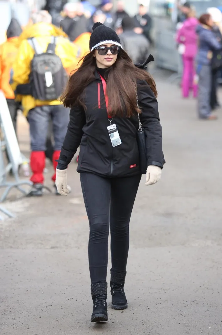 ZANIMLJIVI MODNI IZBORI NA SNJEŽNOJ KRALJICI: Pogledajte kakve se sve krpice nose na Medvednici