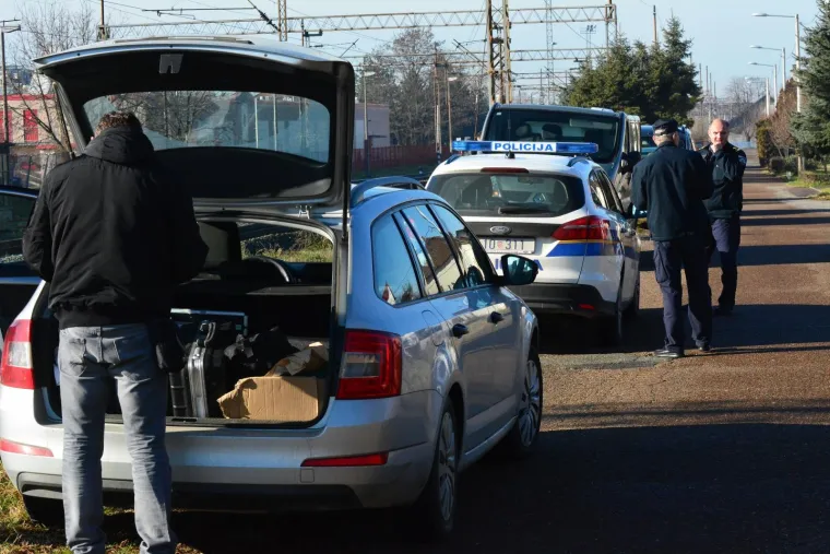 ŽELJEZNIČKA NESREĆA U SLAVONIJI: Teretni vlak pregazio osobu nedaleko kolodvora u Sl. Brodu