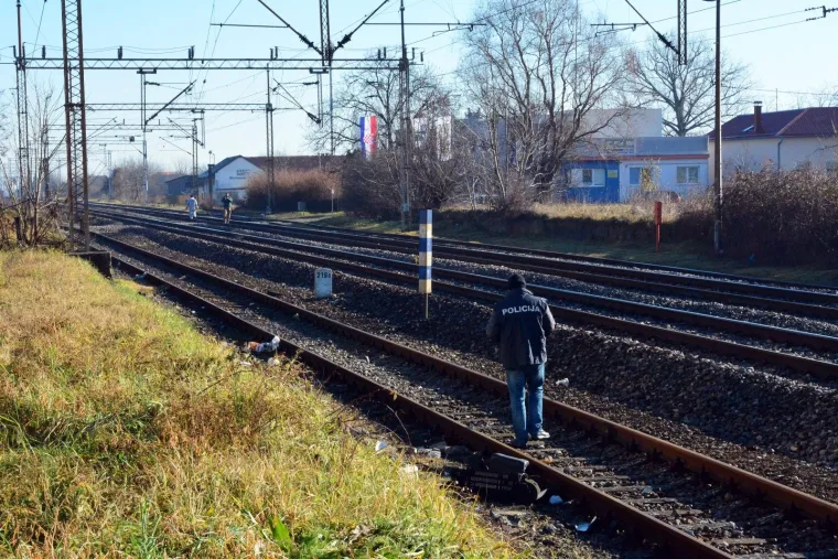 ŽELJEZNIČKA NESREĆA U SLAVONIJI: Teretni vlak pregazio osobu nedaleko kolodvora u Sl. Brodu