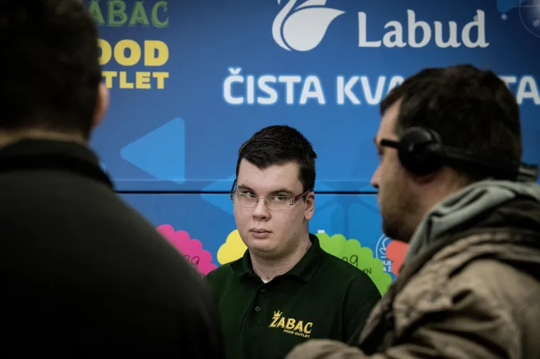 Ovaj projekt i 
proizvod nastao je u suradnji s hrvatskom tvrtkom Labud te kao prvi takav u
Hrvatskoj izazvao veliko oduševljenje kupaca.