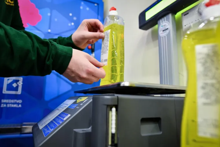 Predstavljanje deterdžentomata, aparata za deterdžente u rinfuzi u prvom hrvatskom food outletu Žabac.