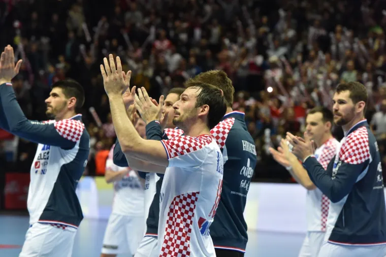 FOTO, KRCATA SPALADIUM ARENA PRATILA JE KAUBOJE: Cindrić najbolji rukometa&scaron;, Duvnjak igrač utakmice