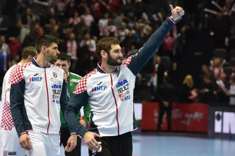 FOTO, KRCATA SPALADIUM ARENA PRATILA JE KAUBOJE: Cindrić najbolji rukometa&scaron;, Duvnjak igrač utakmice