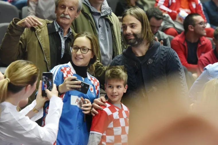FOTO, KRCATA SPALADIUM ARENA PRATILA JE KAUBOJE: Cindrić najbolji rukometa&scaron;, Duvnjak igrač utakmice