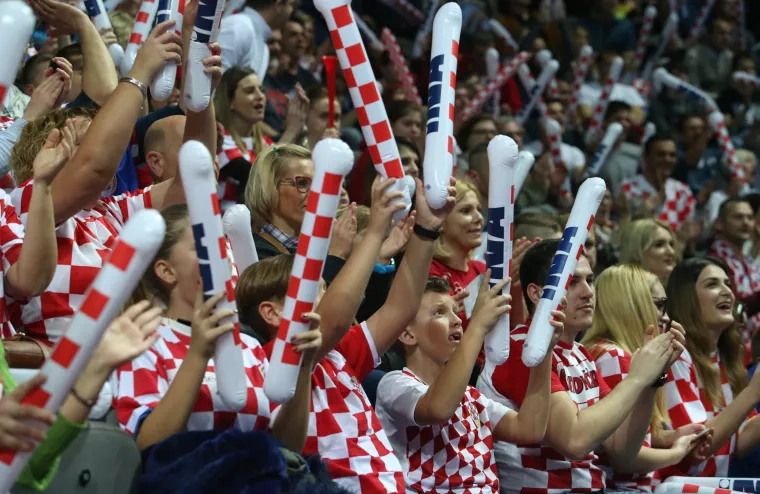 Split i Dalmacija jedva dočekali rukomet i Hrvatsku: Spaladium Arena ispunjena do posljednjeg mjesta