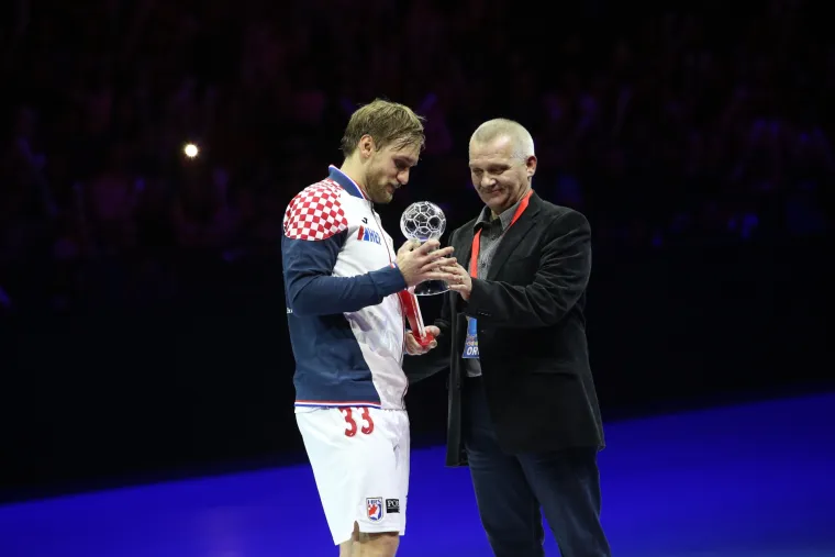 Luka Cindrić primio nagradu za najboljeg hrvatskog rukometa&scaron;a u 2017. godini