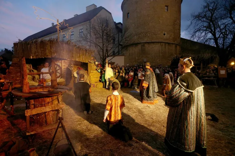 Zajednica Cenacolo uprizorila Žive jaslice na Kaptolu 18. godinu zaredom