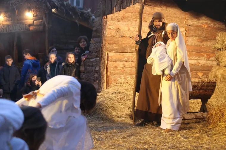 Zajednica Cenacolo uprizorila Žive jaslice na Kaptolu 18. godinu zaredom