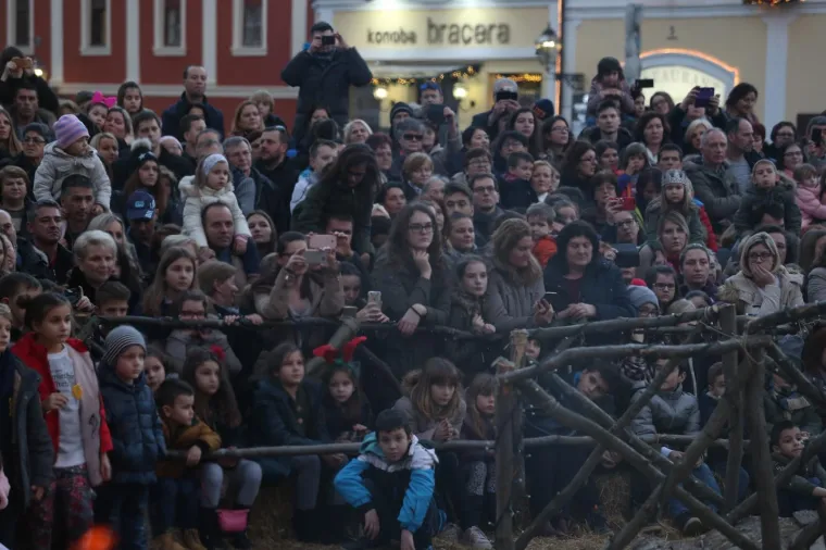 Zajednica Cenacolo uprizorila Žive jaslice na Kaptolu 18. godinu zaredom