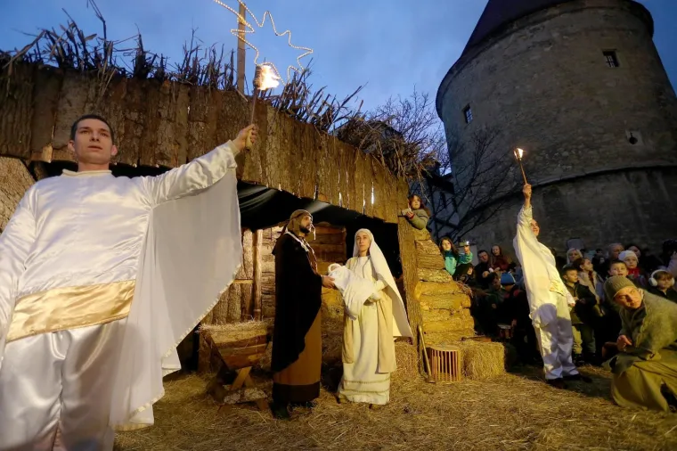 Zajednica Cenacolo uprizorila Žive jaslice na Kaptolu 18. godinu zaredom