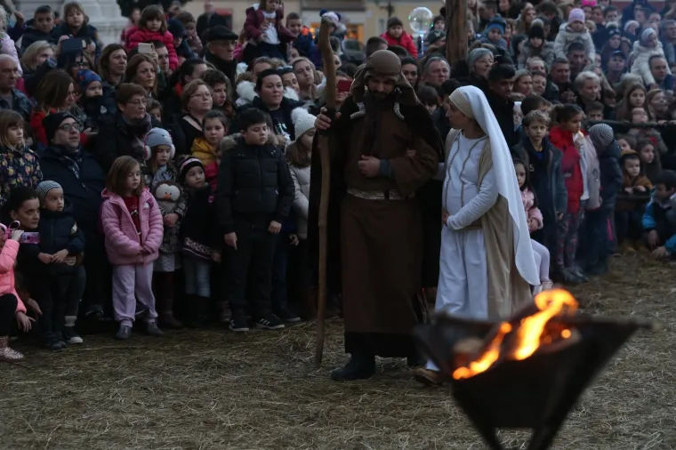 Zajednica Cenacolo uprizorila Žive jaslice na Kaptolu 18. godinu zaredom