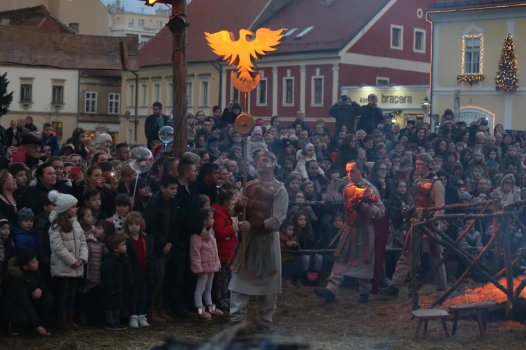 POGLEDAJTE ŽIVE JASLICE ISPRED ZAGREBAČKE KATEDRALE: Zajednica Cenacolo uprizorila rođenje Isusovo na Kaptolu