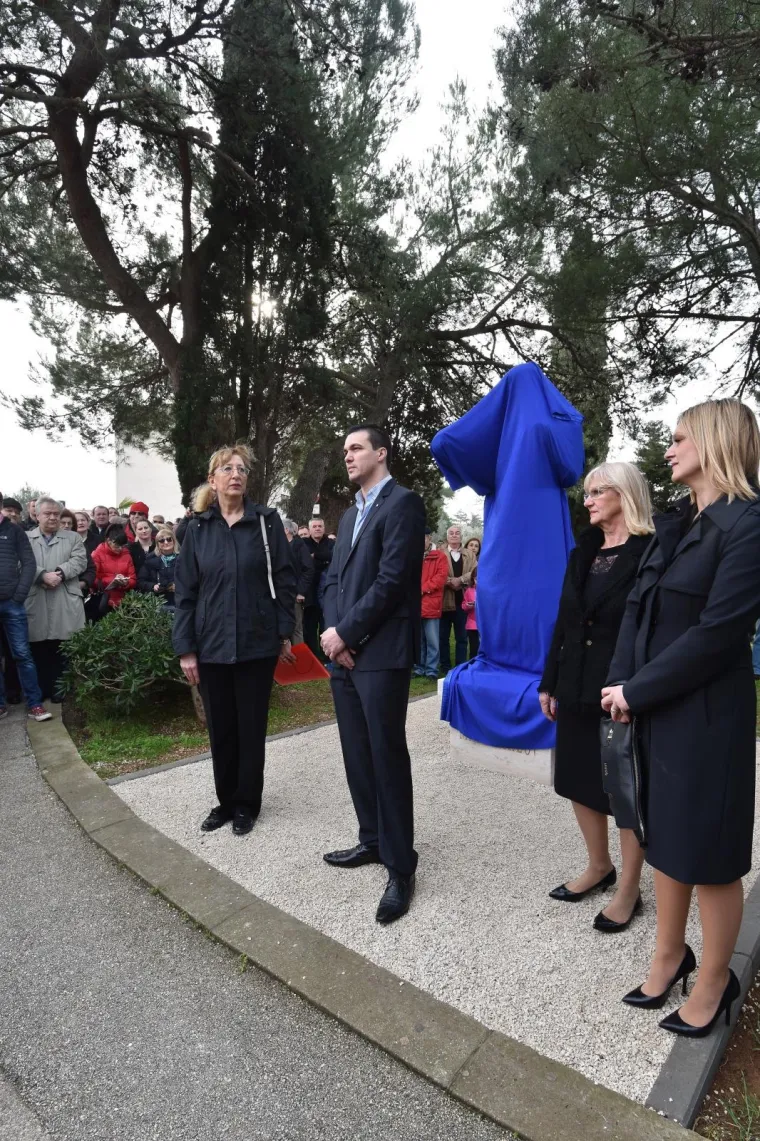 DAN POSVEĆEN ISTINSKOM VELIKANU: Ovako je bilo na otkrivanju spomenika najvećem hrvatskom sporta&scaron;u 20. stoljeća