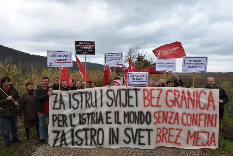 Na graničnom prijelazu Plovanija održan zajednički prosvjed Radničke fronte i slovenske Levice