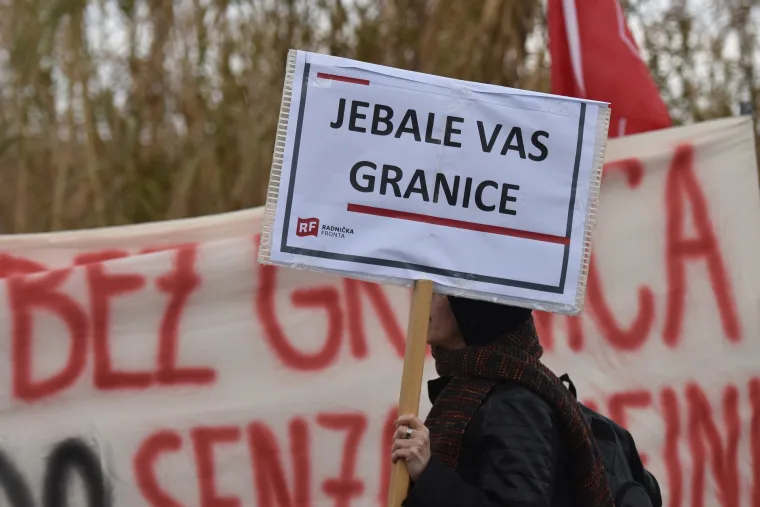 Na graničnom prijelazu Plovanija održan zajednički prosvjed Radničke fronte i slovenske Levice