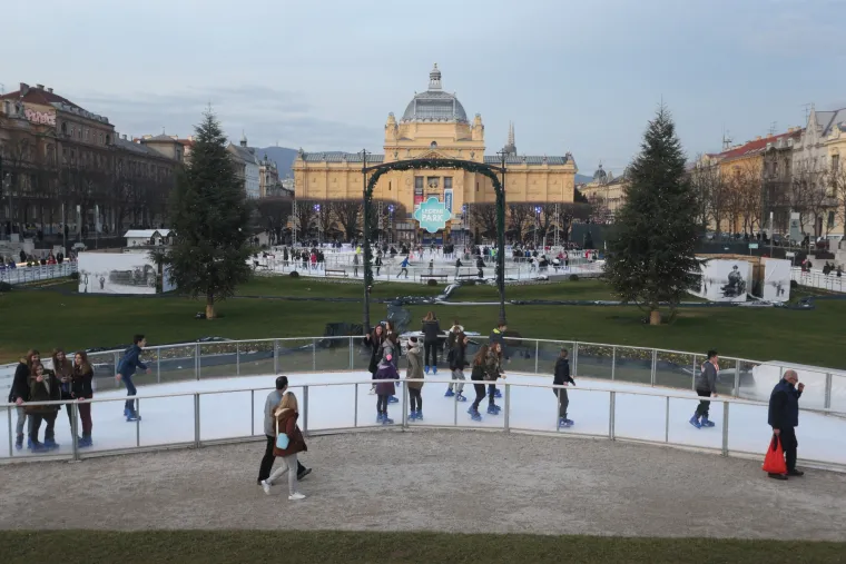 Zagreb: građani i turisti uživaju u posljednjem danu najboljeg Adventa u Europi