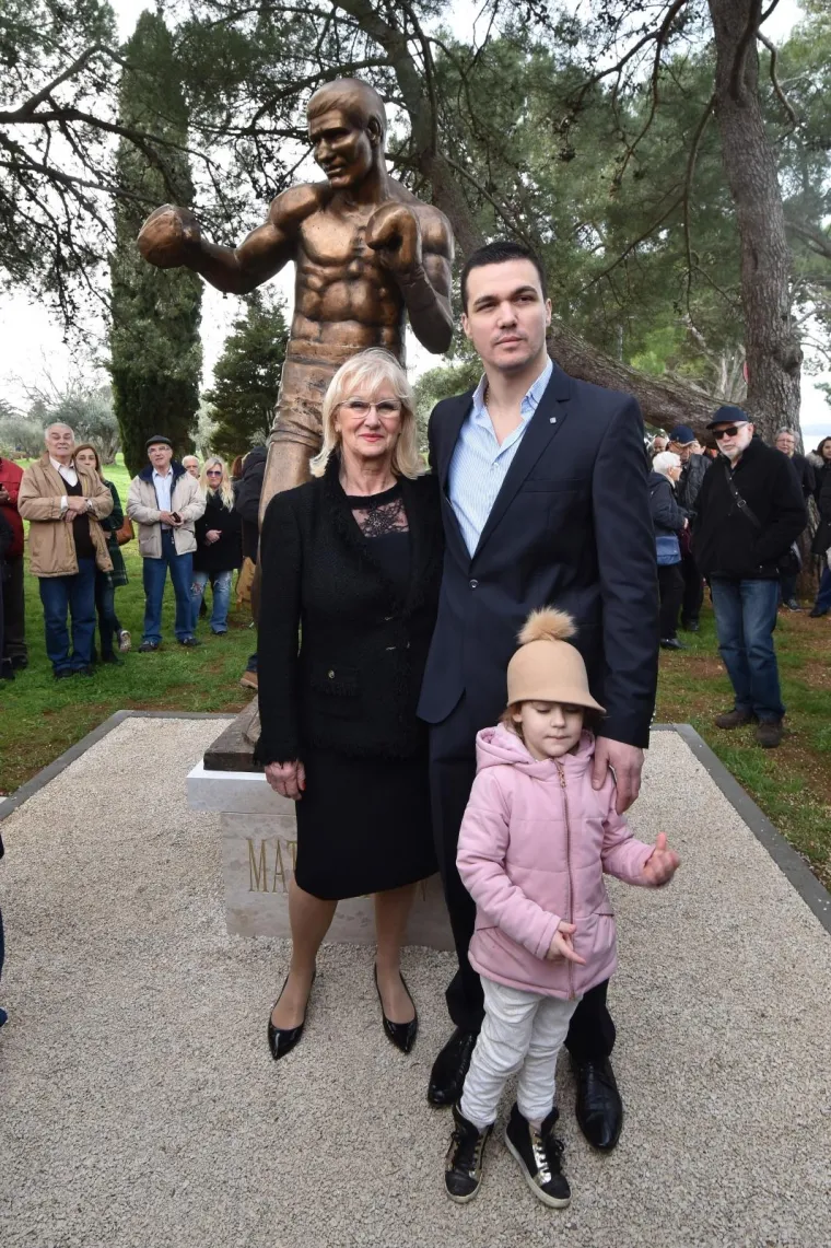 U Fažani otkriven spomenik najboljem hrvatskom sporta&scaron;u 20. stoljeća Mati Parlovu
