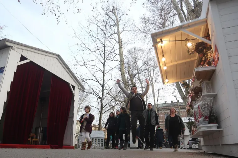 ZAVR&Scaron;IO JE ADVENT U ZAGREBU: Pogledajte kako su građani i turisti na suncu uživali posljednjeg dana ove manifestacije