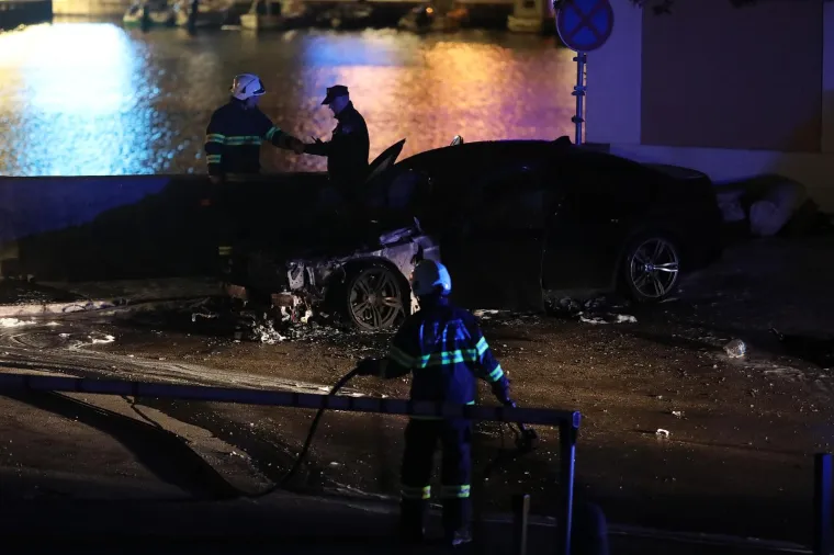 DRAMA U ZADRU: Vatrogasci usred noći gasili buktunju na parkirali&scaron;tu kod Muzeja
