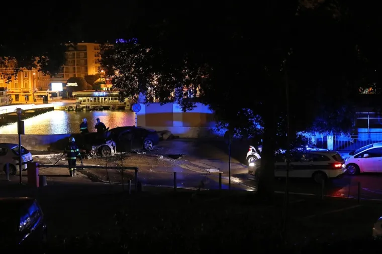 DRAMA U ZADRU: Vatrogasci usred noći gasili buktunju na parkirali&scaron;tu kod Muzeja