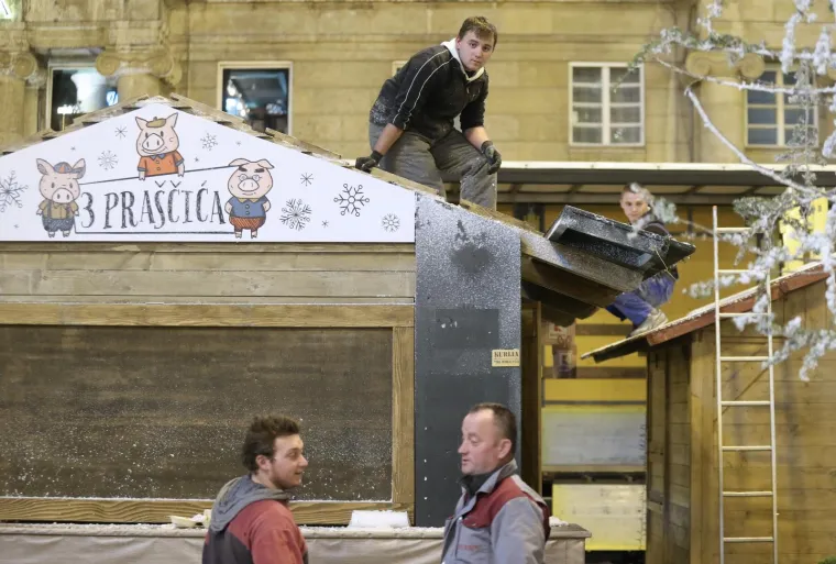 Utihnuo adventski ugođaj: počela je demontaža i uklanjanje kućica