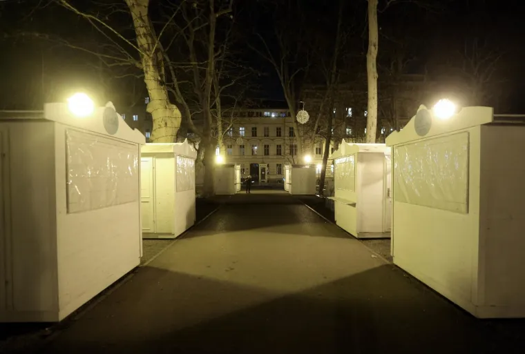 Utihnuo adventski ugođaj: počela je demontaža i uklanjanje kućica