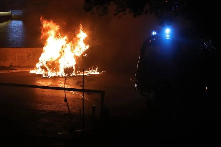 U Zadru plamen progutao BMW