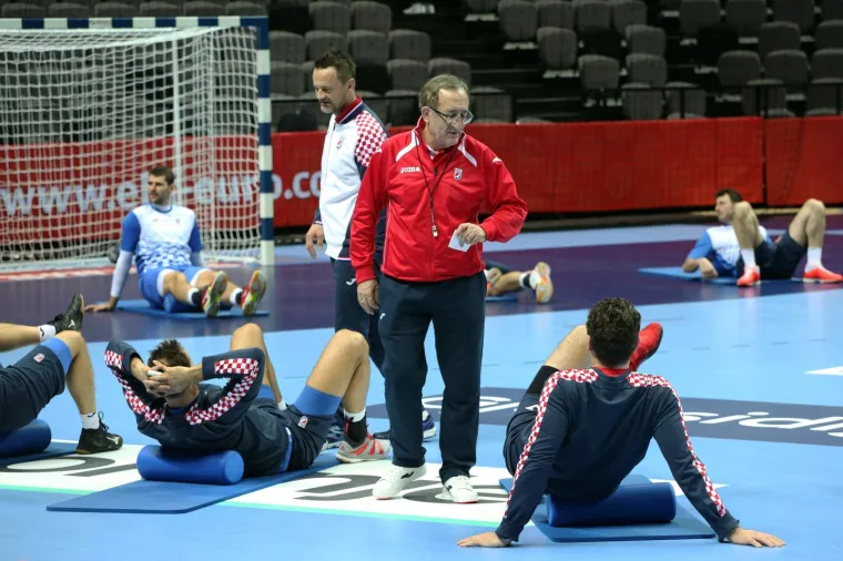 POD BUDNIM OKOM LINE ČERVARA: Ovako je izgledao trening hrvatske rukometne reprezentacije u Spaladium Areni