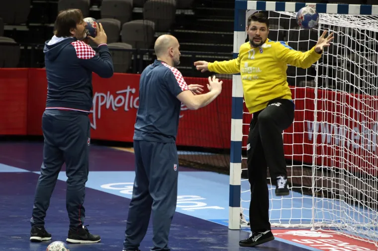 POD BUDNIM OKOM LINE ČERVARA: Ovako je izgledao trening hrvatske rukometne reprezentacije u Spaladium Areni
