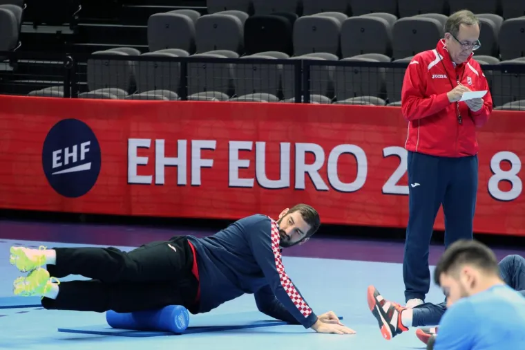 POD BUDNIM OKOM LINE ČERVARA: Ovako je izgledao trening hrvatske rukometne reprezentacije u Spaladium Areni
