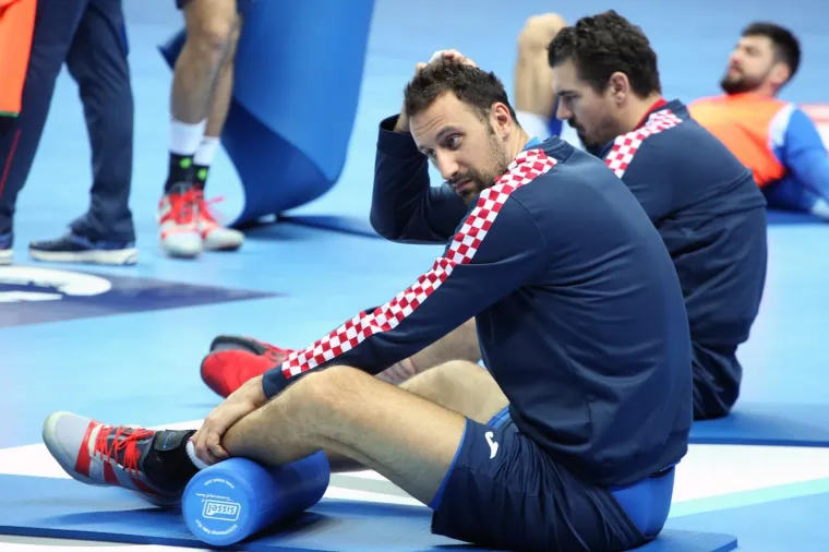 POD BUDNIM OKOM LINE ČERVARA: Ovako je izgledao trening hrvatske rukometne reprezentacije u Spaladium Areni