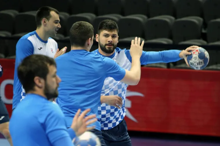 POD BUDNIM OKOM LINE ČERVARA: Ovako je izgledao trening hrvatske rukometne reprezentacije u Spaladium Areni