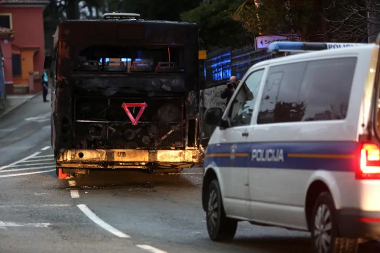 Požar na motoru prigradskog autobusa Autotroleja uga&scaron;en je brzom intervencijom vatrogasaca.