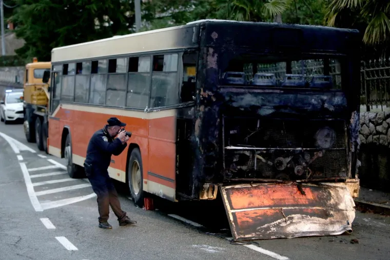 DRAMA KOD RIJEKE: Buknuo motor prigradskog autobusa, požar se brzo pro&scaron;irio