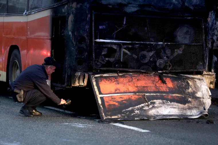 DRAMA KOD RIJEKE: Buknuo motor prigradskog autobusa, požar se brzo pro&scaron;irio
