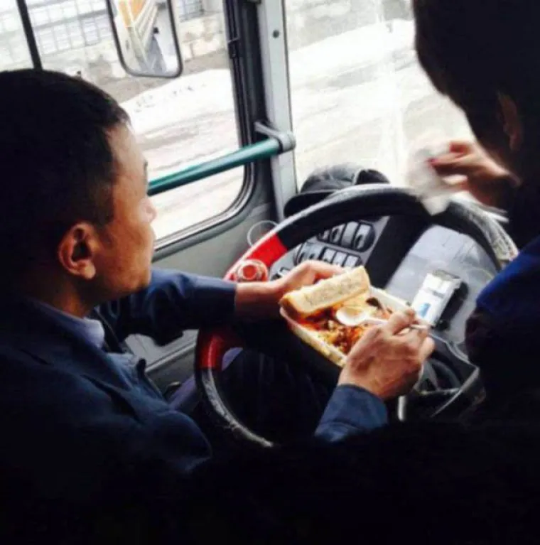 NE ŽELITE SE NAĆI U BLIZINI OVIH PAMETNJAKOVIĆA: Opasni su po sebe i okolinu, ali ih je sa sigurne udaljenosti urnebesno gledati