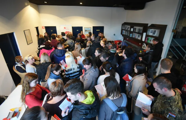 Svi žele pomoći malenom Ivanu: građani Velike Gorice se u velikom broju odazvali akciji prikupljanja krvi