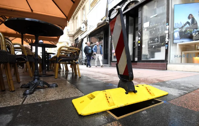 U centru Zagreba nepoznati počinitelj ukrao 15 poklopaca za &scaron;ahtove
