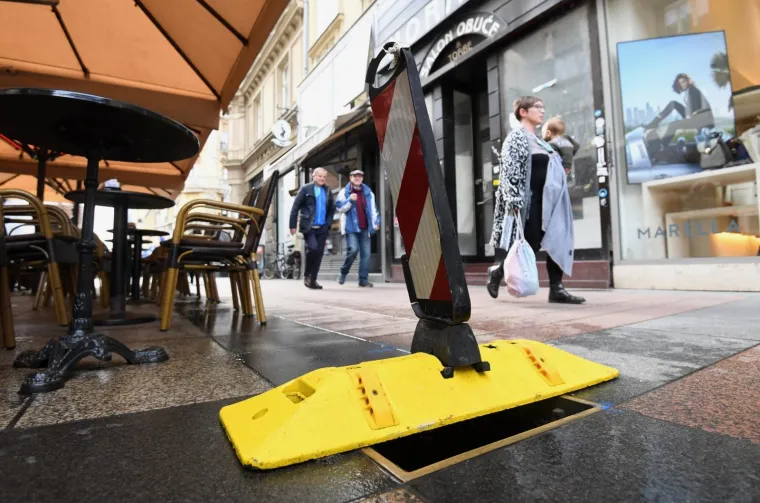 U centru Zagreba nepoznati počinitelj ukrao 15 poklopaca za &scaron;ahtove