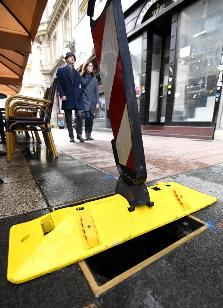 U centru Zagreba nepoznati počinitelj ukrao 15 poklopaca za &scaron;ahtove