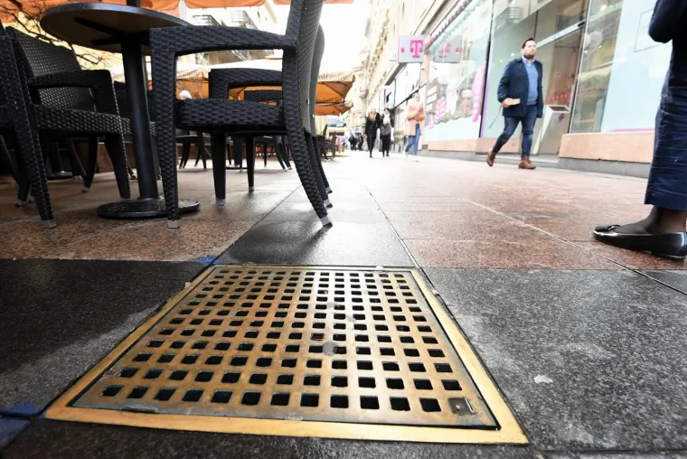 U centru Zagreba nepoznati počinitelj ukrao 15 poklopaca za &scaron;ahtove
