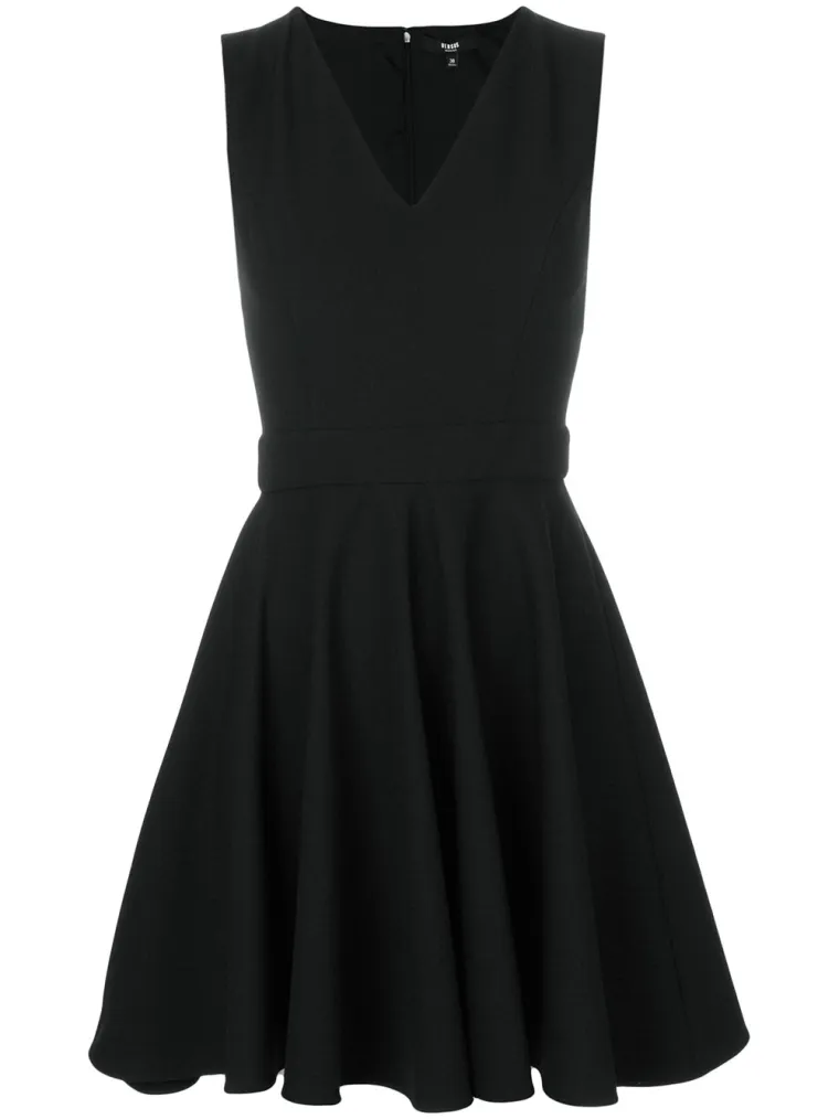 Mala crna haljina, Farfetch, 2.829,37 kuna