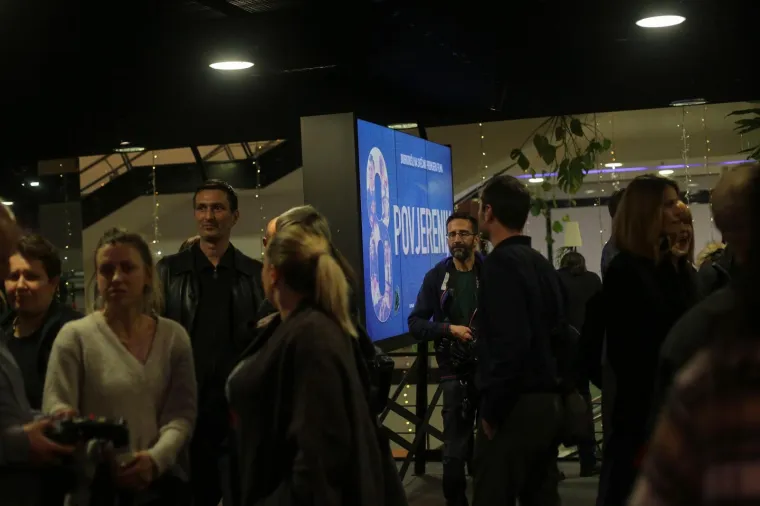 I NA&Scaron;E DAME ODJENULE CRNO: Ana Majhenić pokazala isklesano tijelo u kožnim hlačama na premijeri 'Osmog povjerenika'