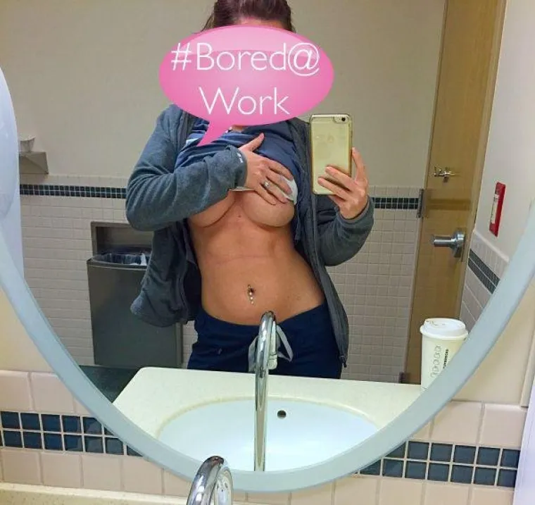 Tko kaže da se na poslu treba ostati ozbiljan?