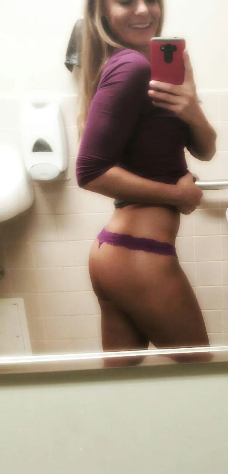 ODAJU IH SEKSI FOTOGRAFIJE: Kažu da se ubijaju od posla, a skidaju se čim &scaron;ef okrene leđa