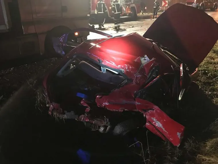 STRAVIČNA NESREĆA KOD OSIJEKA: U sudaru kamiona i automobila poginulo dijete