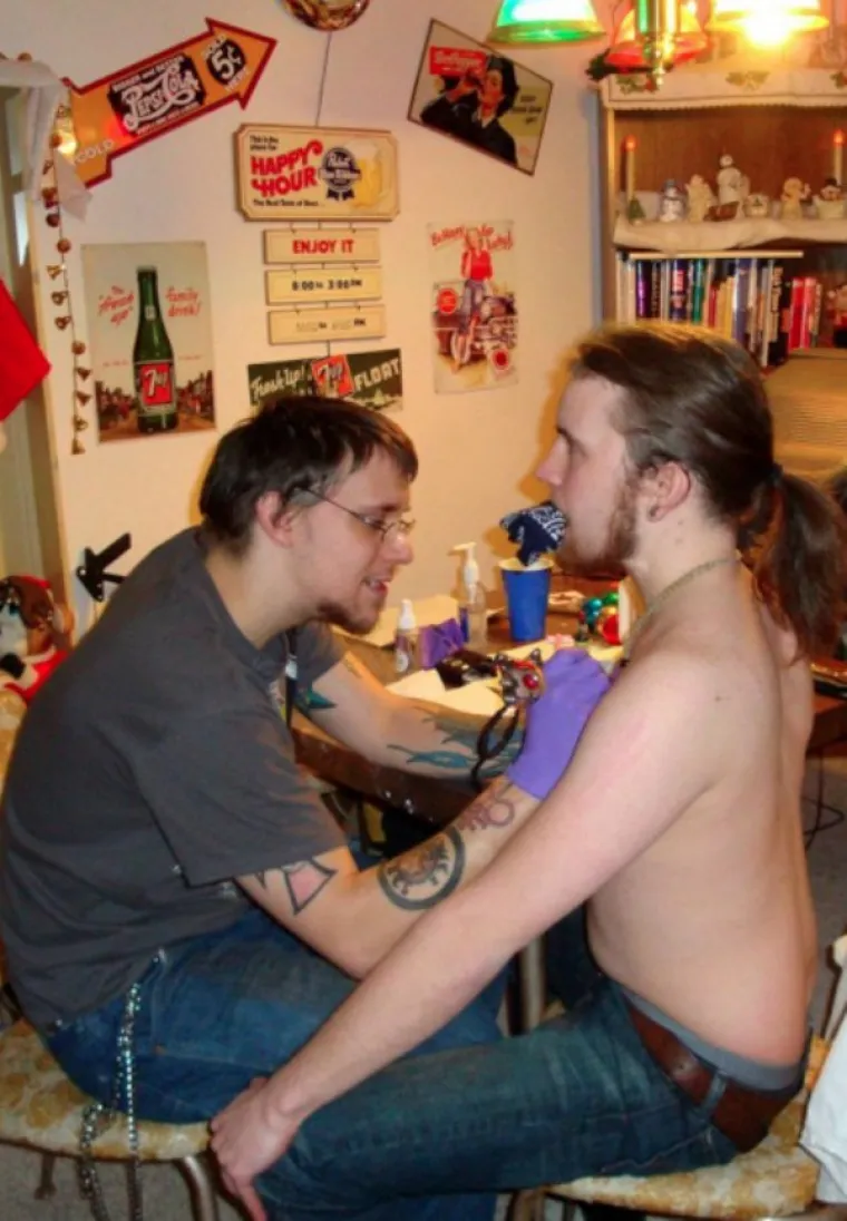 Najgori tatoo majstor i dalje radi.